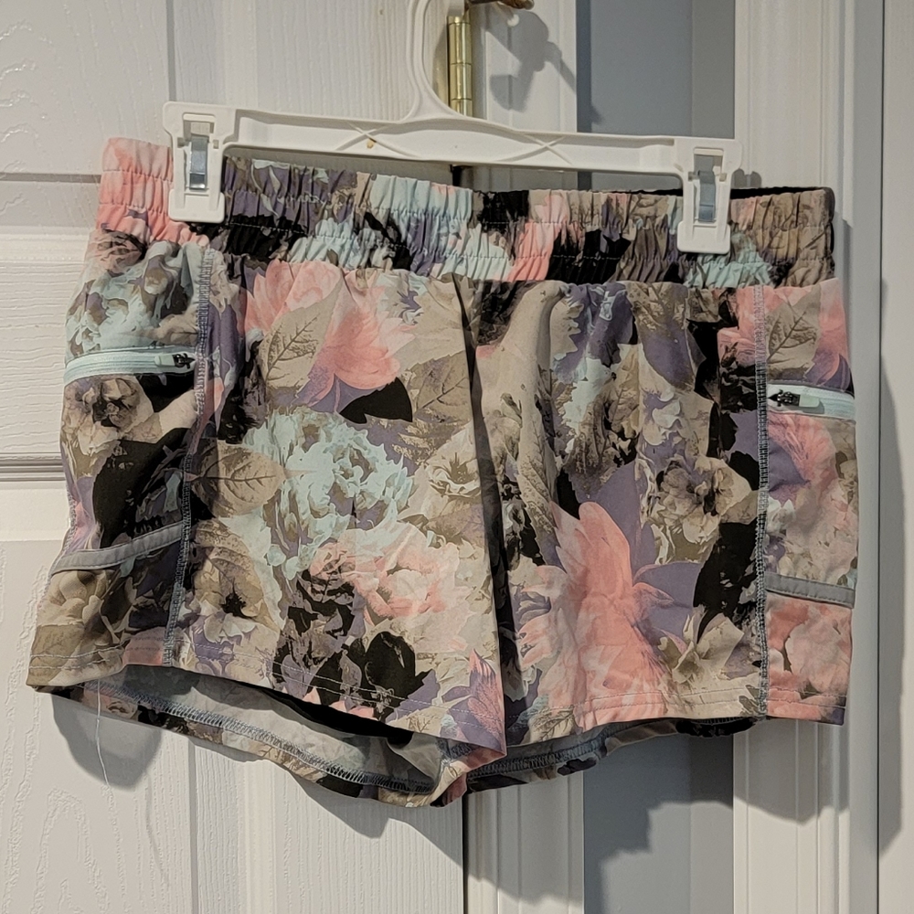 Fabletics Maggie Short - Picture 6 of 11